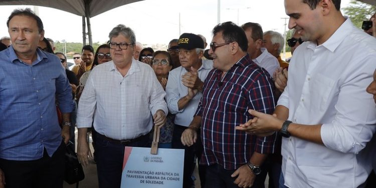 João inaugura travessia urbana e autoriza obras de implantação e pavimentação da PB-176 em Soledade
