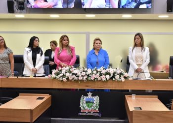 Primeira-dama é homenageada na ALPB e ressalta conquistas femininas