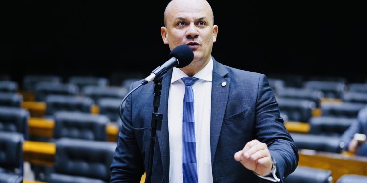 Cabo Gilberto apoia PEC que propõe a extinção do MPT, órgão de combate ao trabalho escravo no Brasil