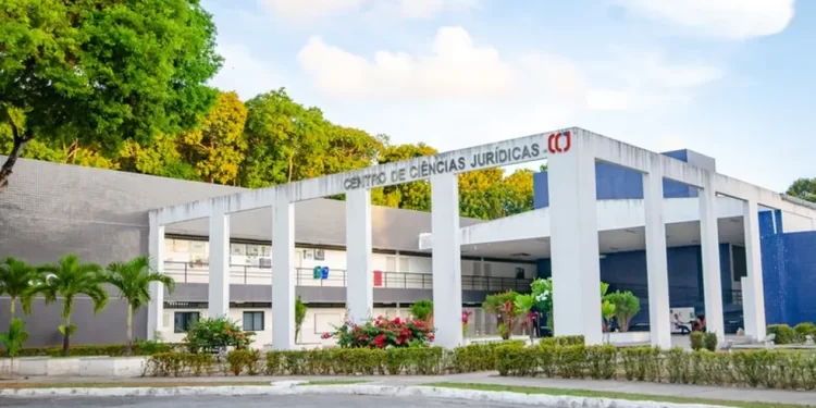 Polícia Federal abre inquérito para apurar pichações nazistas na UFPB