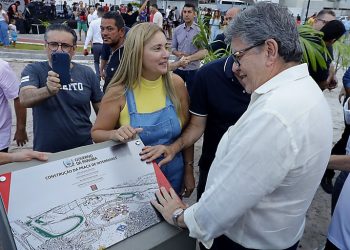 João inaugura Praça em Intermares e cria novo espaço para práticas esportivas e lazer