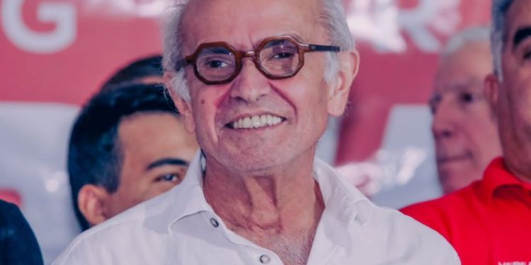 Cícero entrega obras no José Américo e autoriza iluminação em LED nas Laranjeiras