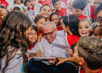 Em Mangabeira, Cícero entrega 16ª unidade educacional reestruturada pela gestão