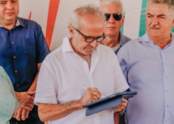 Cícero Lucena autoriza pavimentação de dez ruas em Mangabeira