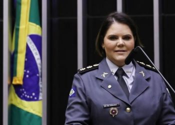 Alexandre de Moraes abre inquérito contra deputada suspeita de organizar transporte de golpistas