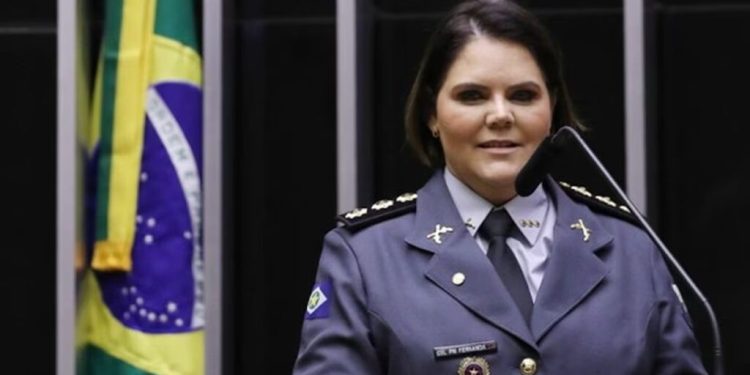 Alexandre de Moraes abre inquérito contra deputada suspeita de organizar transporte de golpistas