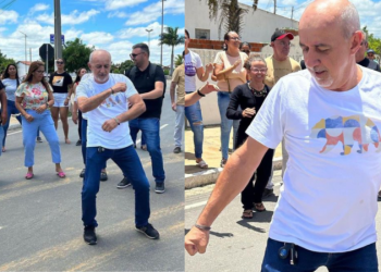 VÍDEO: Após sucesso da dancinha feita em Brasília, prefeito volta à Paraíba e repete coreografia