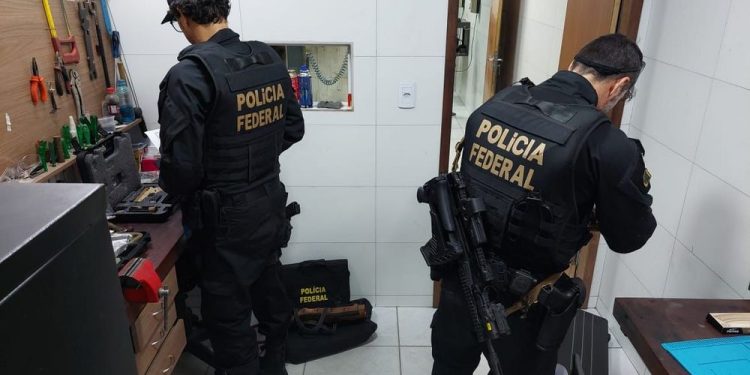 Polícia Federal desmonta esquema de venda ilegal de armas na Paraíba