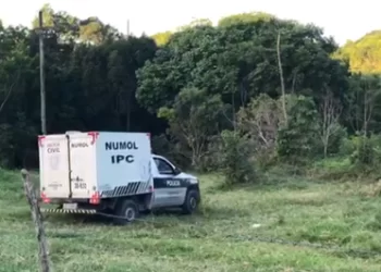 Radialista é encontrado morto em carro submerso em açude, no Sertão paraibano