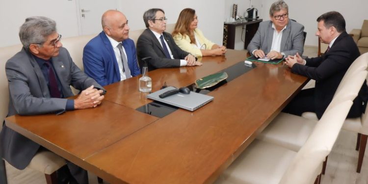 João Azevêdo recebe visita de cortesia de membros do Ministério Público e reforça relação harmoniosa entre os Poderes
