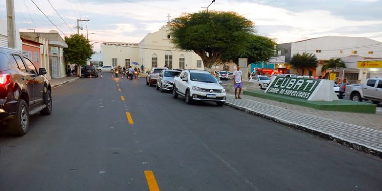 João entrega travessias urbanas, sistema de abastecimento de água e reformas de escolas em Cuité, Sossego e Cubati