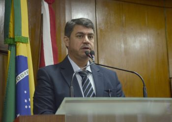 Dinho lamenta morte de Manoel Júnior e critica posse às pressas de atual prefeito de Pedras de Fogo