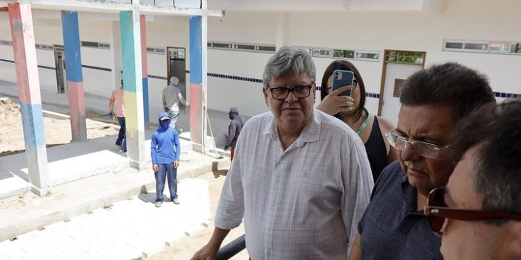João inaugura travessia urbana e autoriza obras de implantação e pavimentação da PB-176 em Soledade