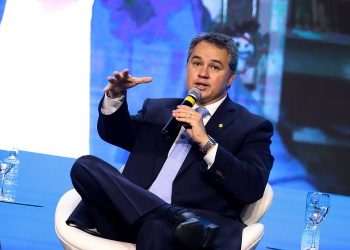Efraim Filho ressalta papel do turismo como atividade fundamental para a economia