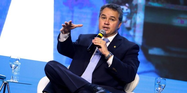 Efraim Filho ressalta papel do turismo como atividade fundamental para a economia