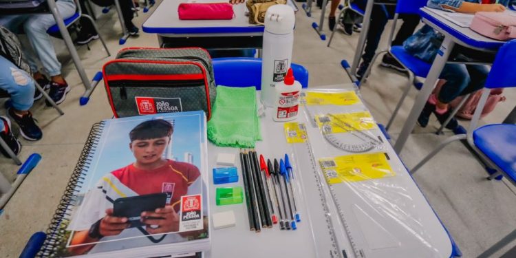 Em Mangabeira, Cícero entrega 16ª unidade educacional reestruturada pela gestão