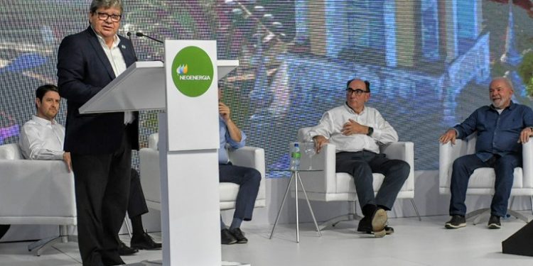 Lula e João participam da inauguração do primeiro parque híbrido de energia renovável do país