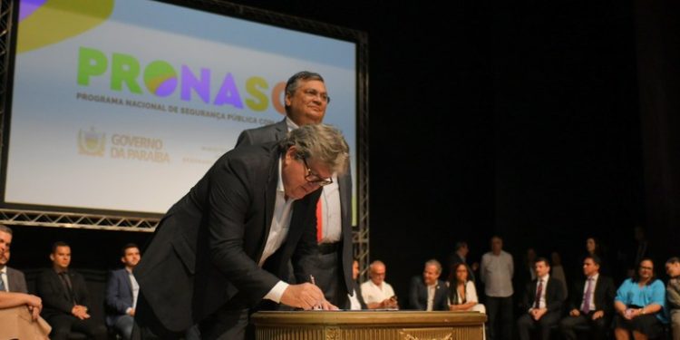 Com investimentos de R$ 20 milhões, João e Flávio Dino lançam ações do Pronasci II na Paraíba