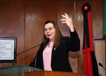 Aprovação de Lei que reconhece pessoas com fibromialgia como deficientes é comemorada por vereadora