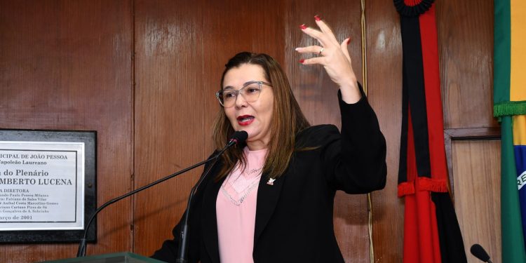 Aprovação de Lei que reconhece pessoas com fibromialgia como deficientes é comemorada por vereadora