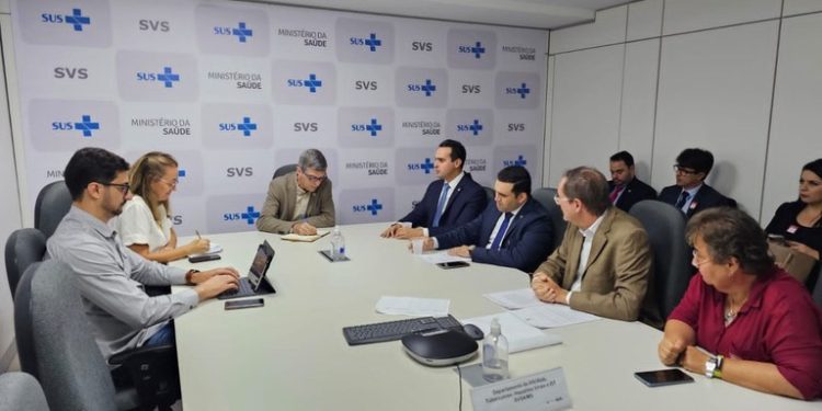 Lucas pede a inclusão de laboratório farmacêutico da Paraíba no rol de fornecedores do Ministério da Saúde