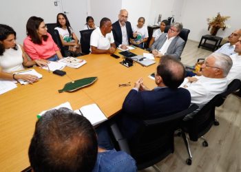João recebe representantes do MAB e discute andamento do Projeto Agrovila Águas de Acauã