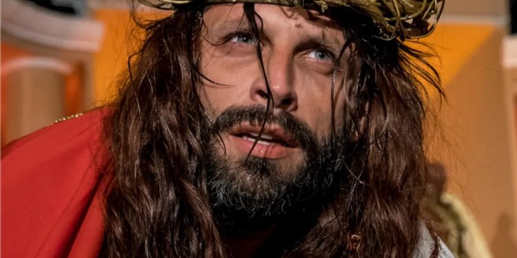 Henri Castelli viverá o papel de Jesus na Paixão de Cristo de João Pessoa