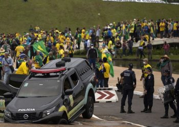 Moraes liberta mais 130 pessoas presas por atos golpistas de janeiro