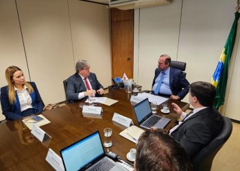 João pede a ministro de Minas e Energia investimentos para ampliação de projetos de energias renováveis