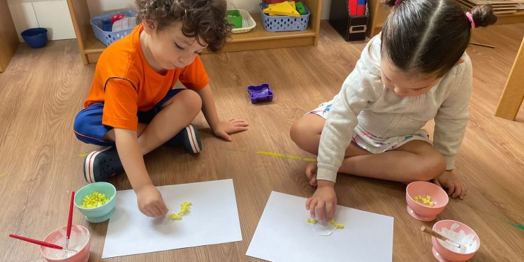 Conheça o método que incentiva a independência das crianças por meio da educação