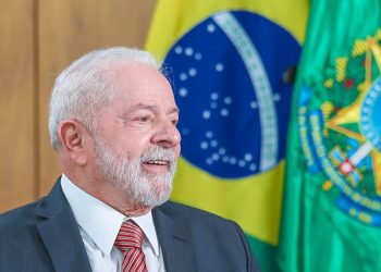 Lula visita a China com delegação recorde de empresários