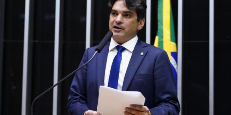 Murilo apresenta PL que exige assinatura física em operação de crédito para idosos através da internet ou por telefone