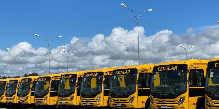 João fará entrega de novos ônibus escolares a municípios paraibanos