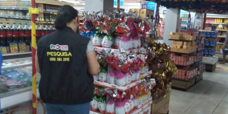 Pesquisa do Procon-JP em supermercados encontra diferença de mais de R$ 33 no preço do chocolate