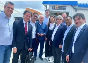 Lula chega em CG e embarca em helicóptero com destino a Santa Luzia