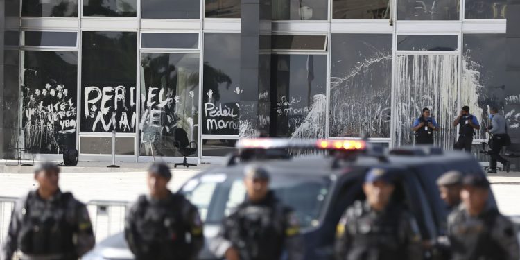Oitava fase da Lesa Pátria cumpre 78 mandados, em nove estados e no DF