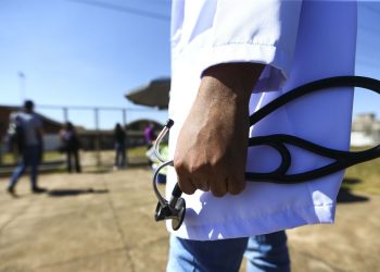 Governo federal terá novo programa de oferta de médicos em regiões distantes