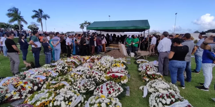 Corpo de Manoel Júnior é enterrado em João Pessoa