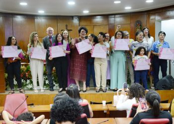 Mulheres são homenageadas com diploma “Mulher Cidadã Ednalva Bezerra de Lima”