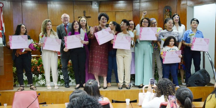 Mulheres são homenageadas com diploma “Mulher Cidadã Ednalva Bezerra de Lima”