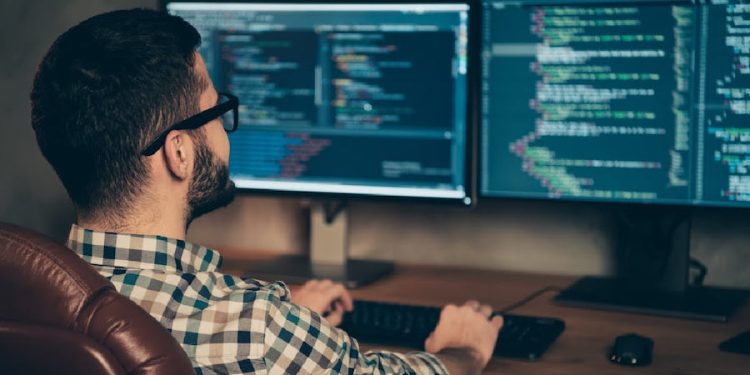 Em 2023: tecnologia e gestão prometem ser as áreas mais promissoras para o mercado de trabalho