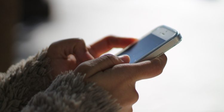 iFood e Microsoft lançam cursos rápidos para letramento digital via WhatsApp