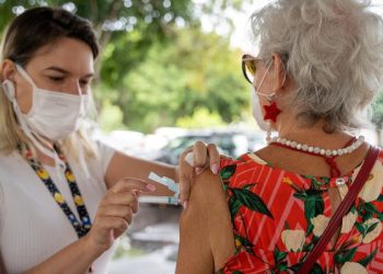 Com 2 milhões de doses já aplicadas, movimento pela vacinação entra em nova fase