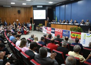 Governo oficializa reajuste de 9% para o funcionalismo federal