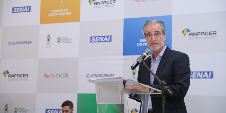 Setores cerâmico e sucroenergético firmam acordo para substituir gás natural por biometano