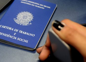 Brasil registrou mais de 1,8 milhões de pessoas empregadas com carteira assinada em janeiro de 2023