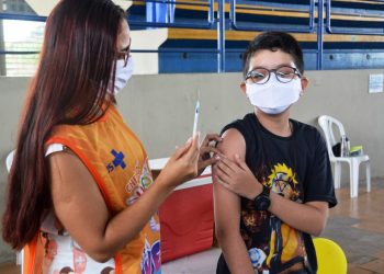 João Pessoa disponibiliza vacina de rotina e contra Covid-19 e alerta para importância da prevenção