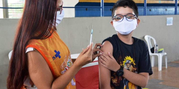 João Pessoa disponibiliza vacina de rotina e contra Covid-19 e alerta para importância da prevenção