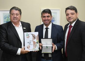Presidente da CMJP recebe comenda da Sociedade Brasileira de Arborização Urbana