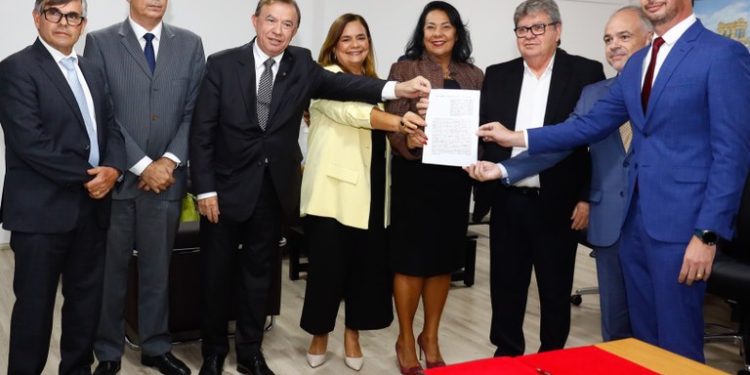 João assina termo de cooperação com CNJ e instituições da Paraíba para fortalecer políticas de ressocialização